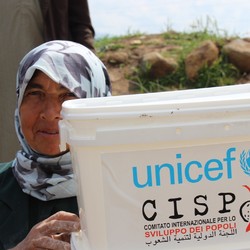 Water for Syrian refugee children in Lebanon Image 9